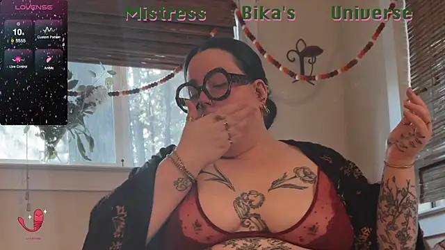 Snapshot of MissBika chatting on 02.15.25 MissBika online show from 02.15.25