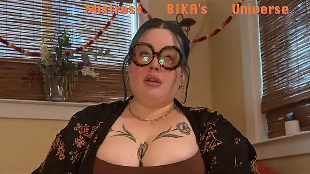 Snapshot of MissBika chatting on 03.07.25 MissBika online show from 03.07.25