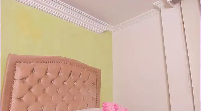 Snapshot of Luciluu20 chatting on 02.04.25 Luciluu20 online show from 02.04.25