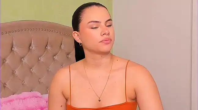 Snapshot of Luciluu20 chatting on 02.21.25 Luciluu20 online show from 02.21.25