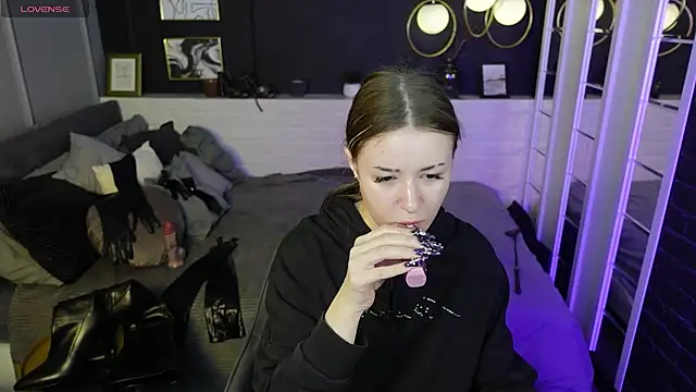 Lily Moonlight online show from 03.06.25