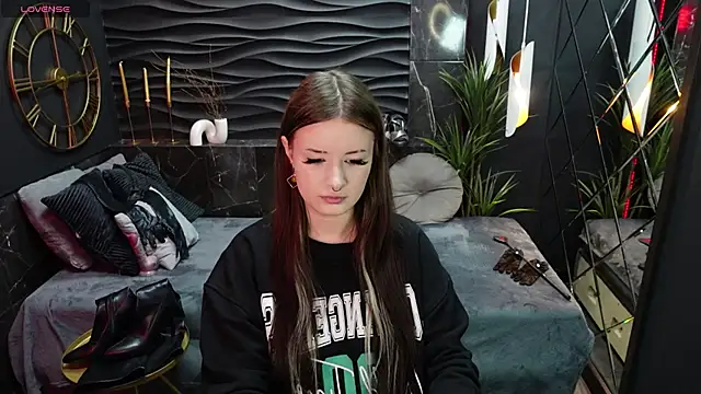 Lily Moonlight online show from 03.20.25