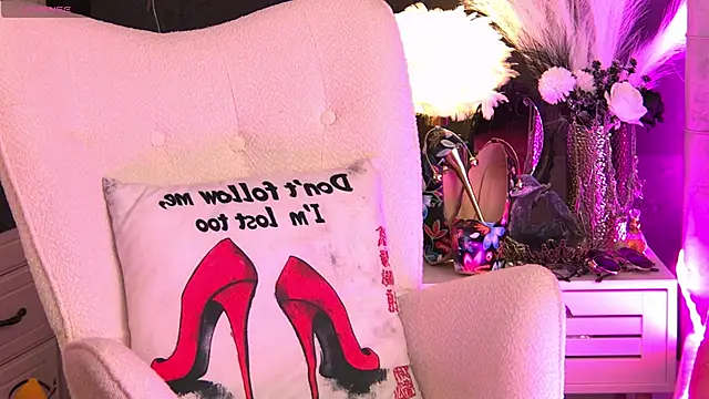 ZoeMesmerize online show from 10.16.25