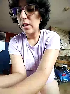 Snapshot of Im_Alma_ chatting on 01.04.25 Im Alma online show from 01.04.25