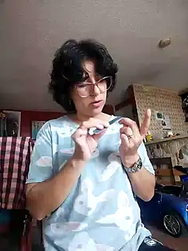 Snapshot of Im_Alma_ chatting on 02.04.25 Im Alma online show from 02.04.25