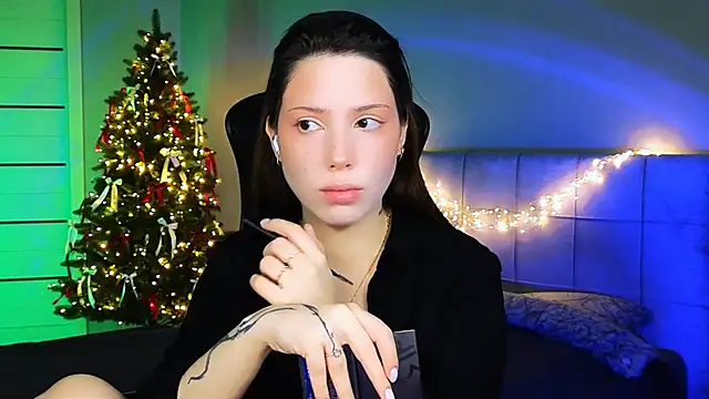 Stacy Gonzales  online show from 01.04.25