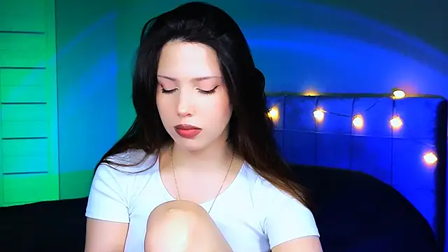 Stacy Gonzales  online show from 03.04.25