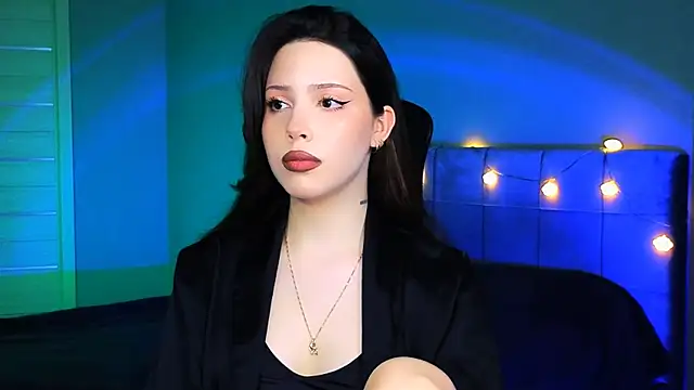 Stacy Gonzales  online show from 03.06.25