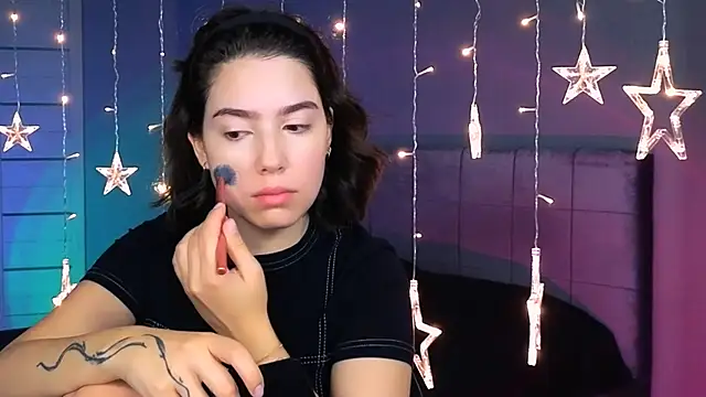 Stacy Gonzales  online show from 09.28.25