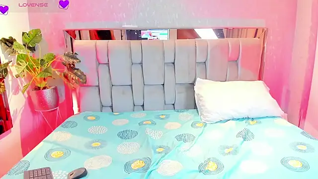 Snapshot of RoseTaylor__ chatting on 03.27.26 RoseTaylor online show from 03.27.26