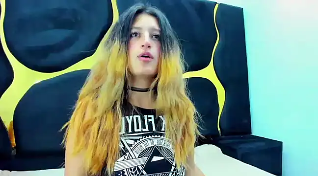 Snapshot of GiaRoussel chatting on 02.15.25 GiaRoussel online show from 02.15.25