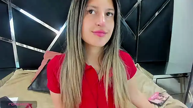 Snapshot of GiaRoussel chatting on 10.28.25 GiaRoussel online show from 10.28.25