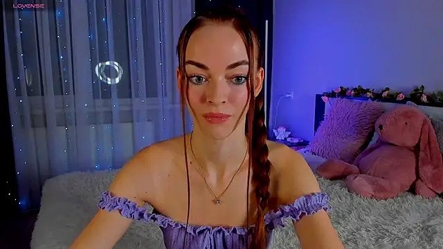 Snapshot of Undertheskin chatting on 02.01.25 Undertheskin online show from 02.01.25