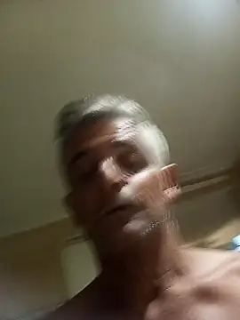 Snapshot of NICJOHNS chatting on 12.26.24 NICJOHNS online show from 12.26.24