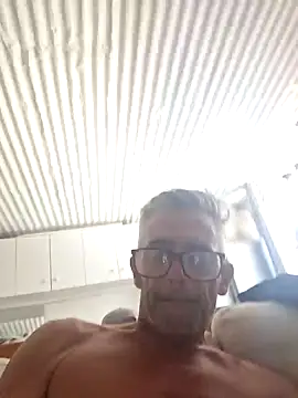 Snapshot of NICJOHNS chatting on 12.28.24 NICJOHNS online show from 12.28.24