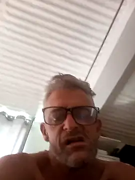 Snapshot of NICJOHNS chatting on 02.16.25 NICJOHNS online show from 02.16.25