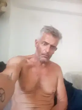 Snapshot of NICJOHNS chatting on 02.17.25 NICJOHNS online show from 02.17.25