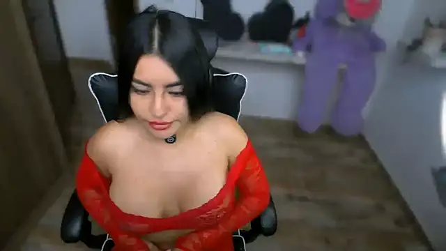 Layla Nicols online show from 06.01.26