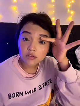 Snapshot of alisson_carolina73 chatting on 11.20.25 alisson carolina73 online show from 11.20.25