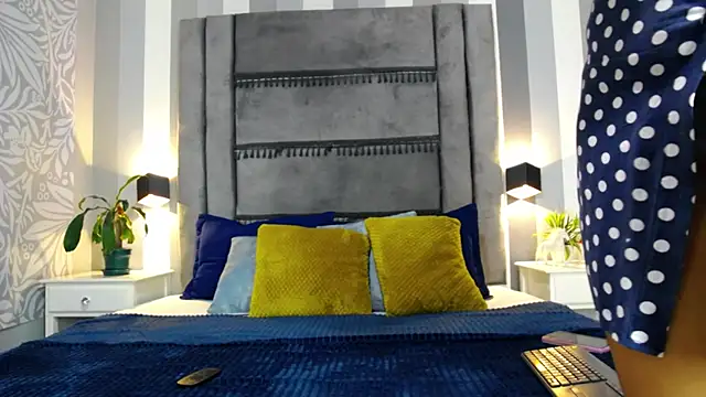 Julianewell online show from 01.27.25