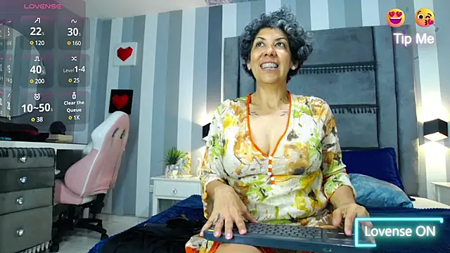 Julianewell online show from 02.06.25