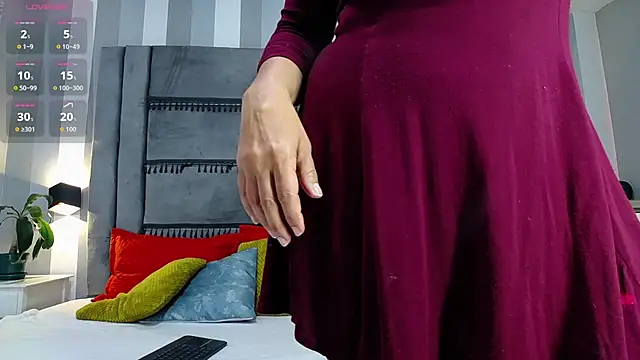 Julianewell online show from 10.14.25