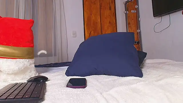 Isa bonnet online show from 12.04.25