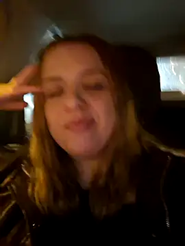 cansuozell online show from 11.25.25