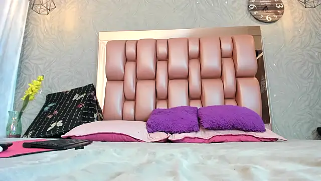 Snapshot of KOURTNEY-- chatting on 02.07.26 KOURTNEY-- online show from 02.07.26