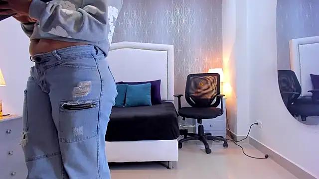 Snapshot of _Peach1_ chatting on 09.29.25 Peach1 online show from 09.29.25