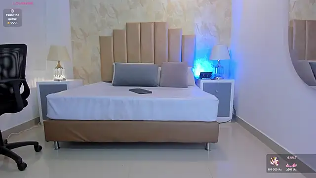 Snapshot of _Peach1_ chatting on 10.27.25 Peach1 online show from 10.27.25