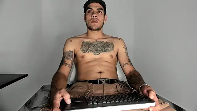 Snapshot of mikee_scooth chatting on 11.05.25 mikee scooth online show from 11.05.25