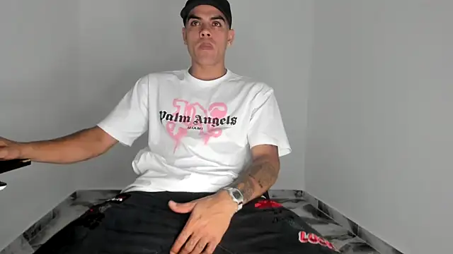 Snapshot of mikee_scooth chatting on 12.03.25 mikee scooth online show from 12.03.25