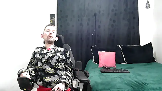 Snapshot of Sophia_and_Thomas chatting on 03.18.25 Sophia and Thomas online show from 03.18.25