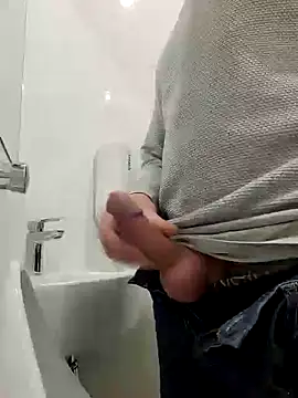 Snapshot of Veinedur chatting on 12.10.24 Veinedur online show from 12.10.24