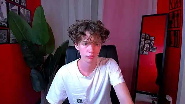 Snapshot of LukeSweet chatting on 06.23.26 LukeSweet online show from 06.23.26