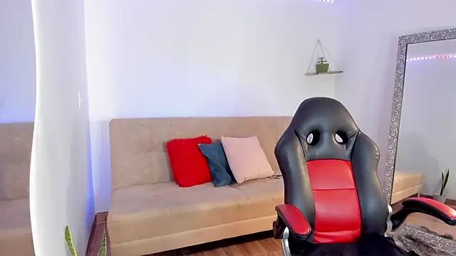 Snapshot of Sweetluna__ chatting on 02.14.25 Sweetluna online show from 02.14.25