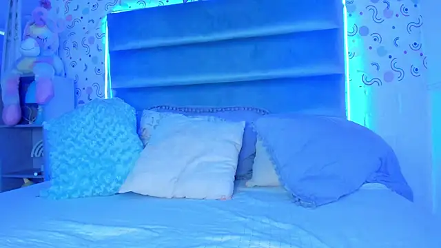 MelodiLovee  online show from 12.13.24