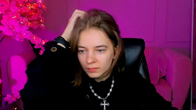 TinaDavil online show from 12.18.24