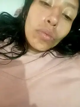 Snapshot of karolinee_66_ chatting on 12.12.24 karolinee 66 online show from 12.12.24