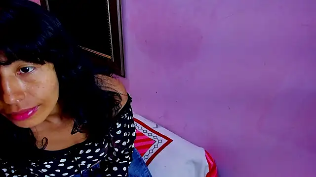 Snapshot of karolinee_66_ chatting on 10.19.25 karolinee 66 online show from 10.19.25