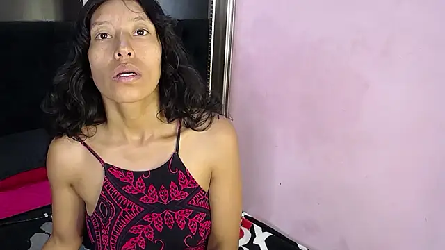 Snapshot of karolinee_66_ chatting on 11.29.25 karolinee 66 online show from 11.29.25