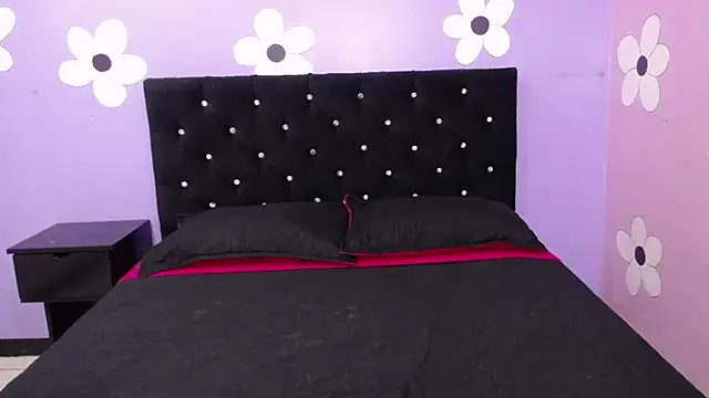 karolinee 66  online show from 02.26.26