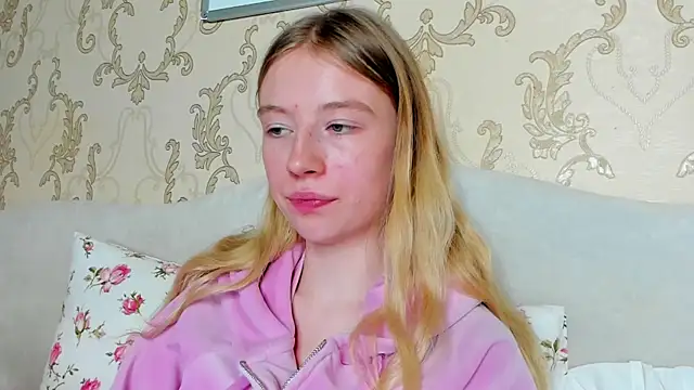 minidivaa  online show from 12.13.24