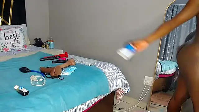 MissBigNipples online show from 12.14.25