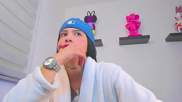 Gangster Girl online show from 12.30.24