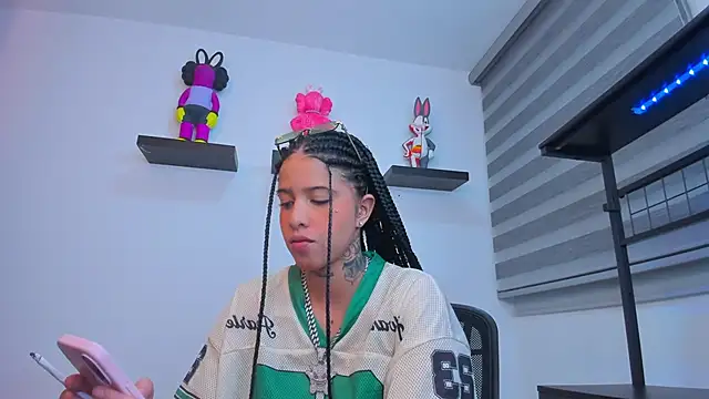 Gangster Girl online show from 09.24.25