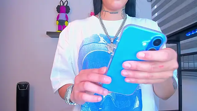 Gangster Girl online show from 10.19.25