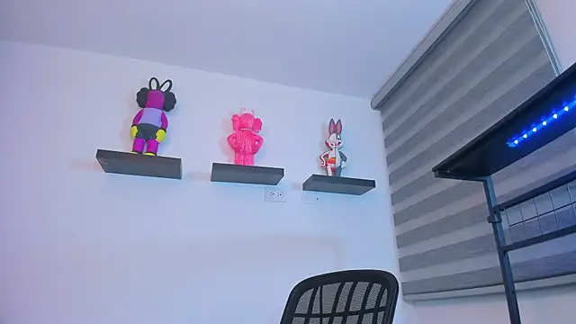 Gangster Girl online show from 11.22.25