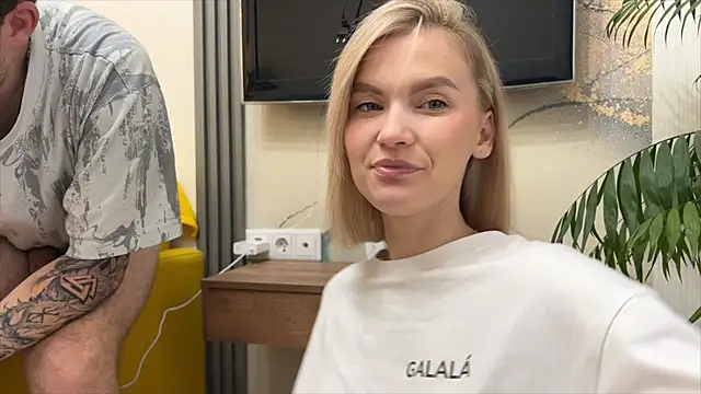 Snapshot of Adelovenick chatting on 11.01.25 Adelovenick online show from 11.01.25